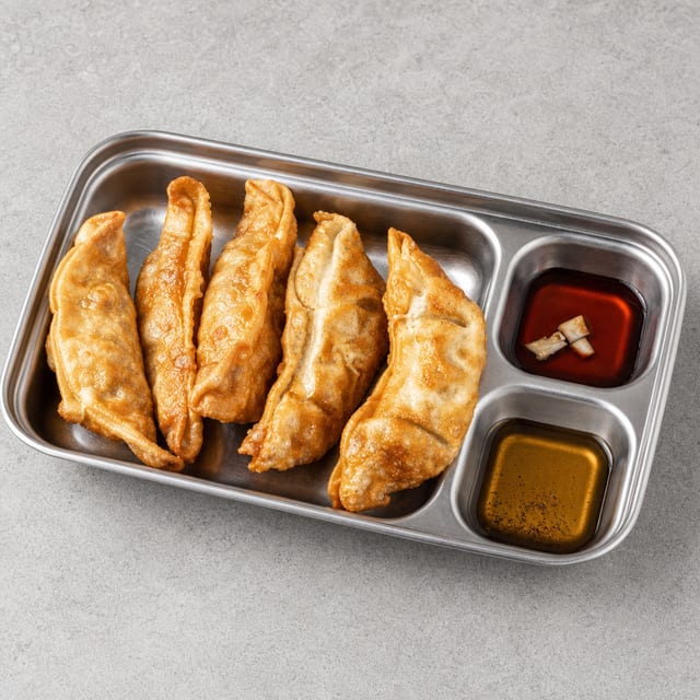 Gyoza 교자  PORK, CHICKEN OR VEGETABLE.